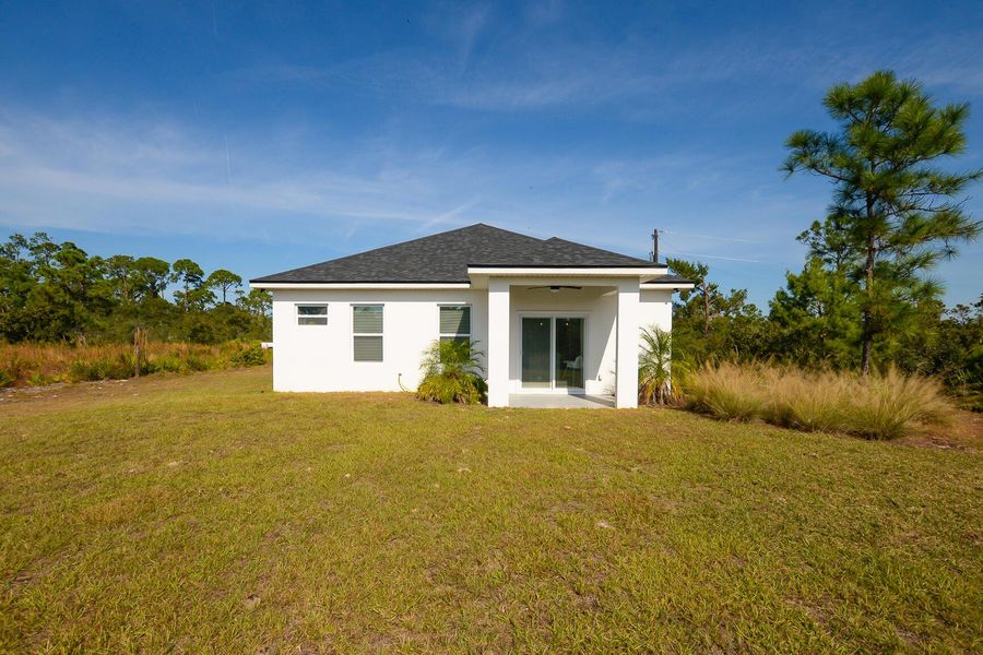 Exterior details and patio area of a home in , Sebring (Image 23).