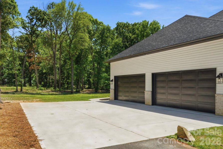Exterior details and patio area of a home in , Monroe (Image 27).