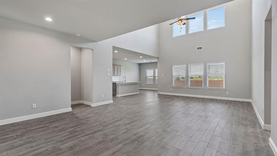 Spacious, unfurnished interior of a new home in Sandstone Estates, Granbury (Image 27).