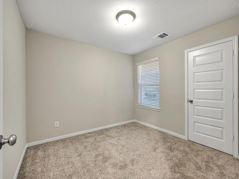 Spacious, unfurnished interior of a new home in , Conroe (Image 15).