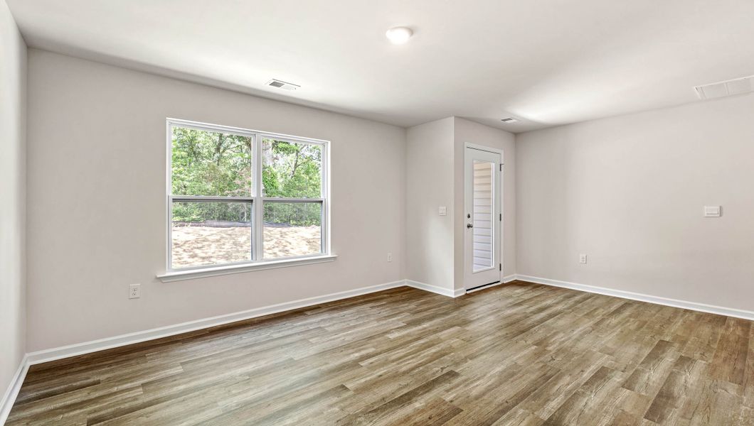Spacious, unfurnished interior of a new home in Chestnut Ridge Townhomes, Greenville (Image 16).
