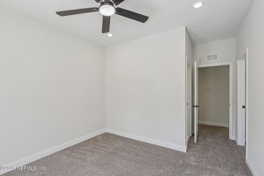 Spacious, unfurnished interior of a new home in , Jacksonville (Image 31).