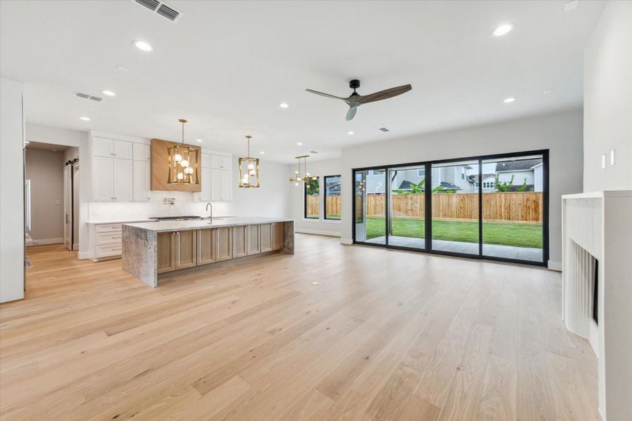 Spacious, unfurnished interior of a new home in Garden Oaks and Oak Forest, Houston (Image 35). Spacious, unfurnished interior of a new home in Garden Oaks and Oak Forest, Houston (Image 35).