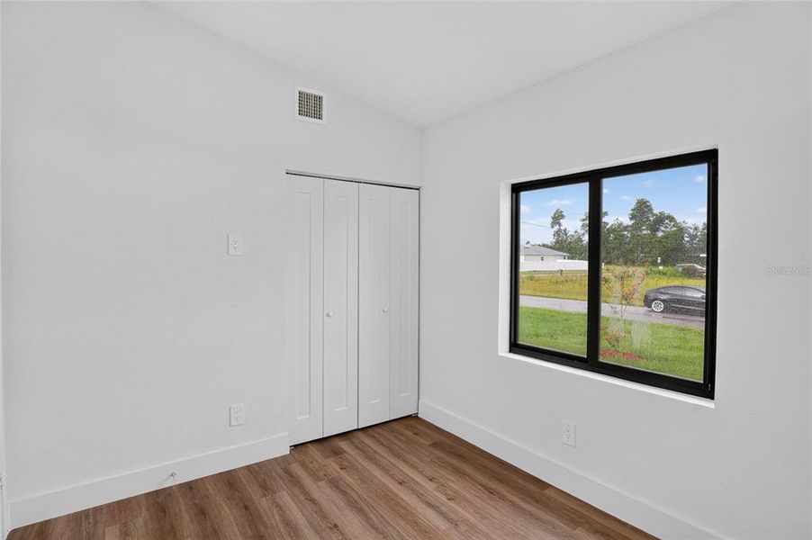 Spacious, unfurnished interior of a new home in , Ocala (Image 11).