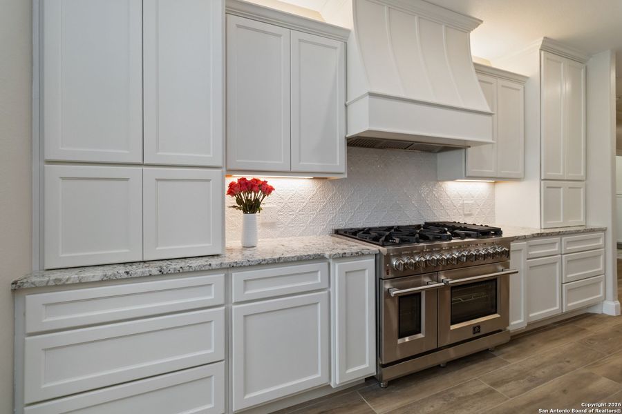 Furnished interior view inside a new home in , Boerne (Image 40).