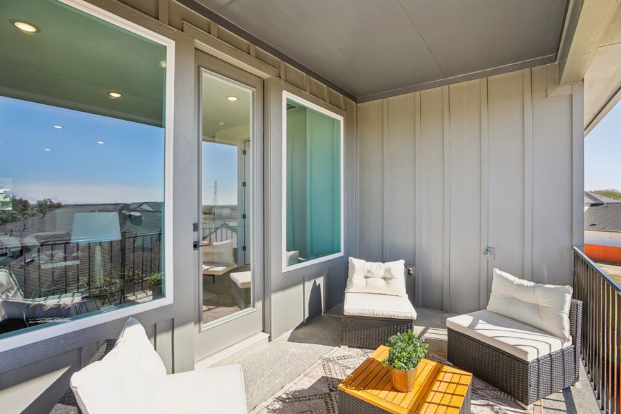 Exterior details and patio area of a home in Foxfield, Austin (Image 27).