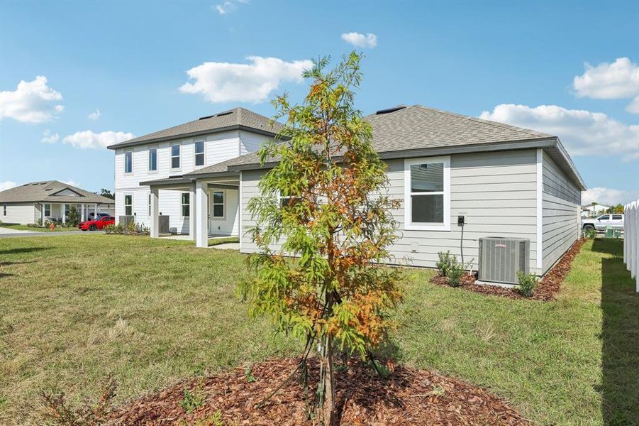 Exterior details and patio area of a home in Trailside, Mount Dora (Image 11).
