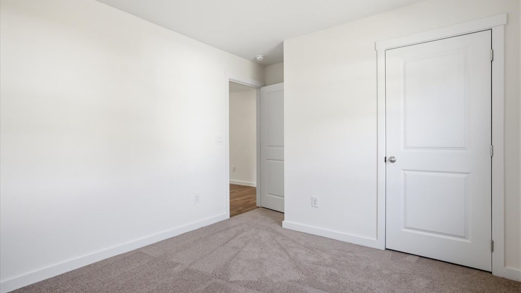 Spacious, unfurnished interior of a new home in Emory Creek, Harriman (Image 14).