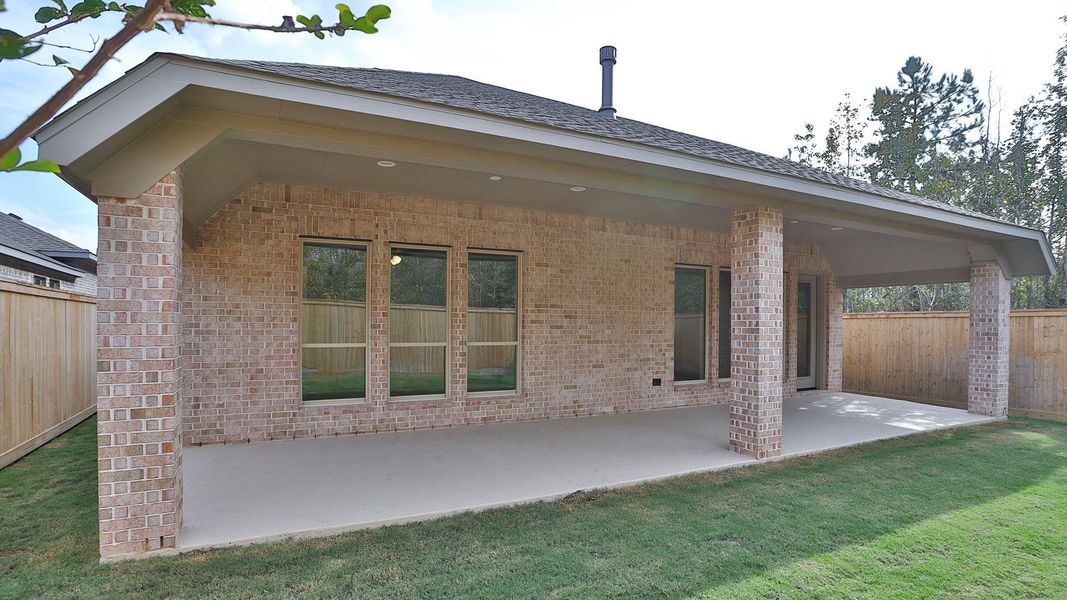 Exterior details and patio area of a home in Kresston 50', Magnolia (Image 3). Exterior details and patio area of a home in Kresston 50', Magnolia (Image 3).