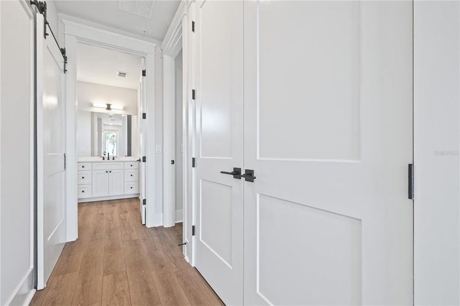 Spacious, unfurnished interior of a new home in , St. Petersburg (Image 12).