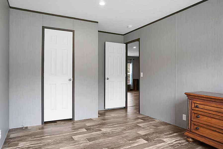 Spacious, unfurnished interior of a new home in , Bonneau (Image 19).