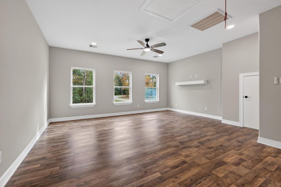 Spacious, unfurnished interior of a new home in , Willis (Image 28).