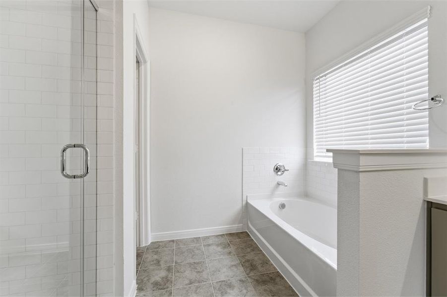 Furnished interior view inside a new home in Saddlebrook Estates, Waxahachie (Image 5).