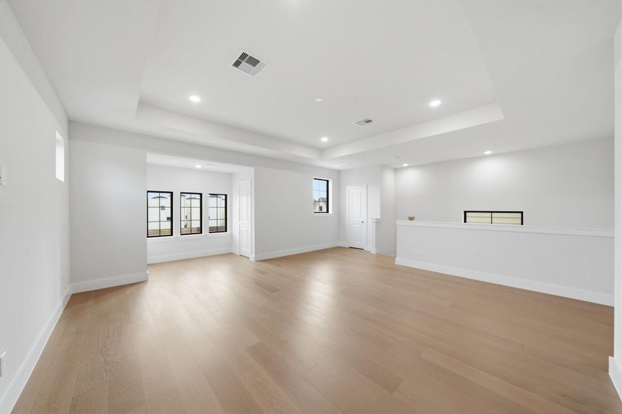 Spacious, unfurnished interior of a new home in Spring Valley Creek, Houston (Image 21).