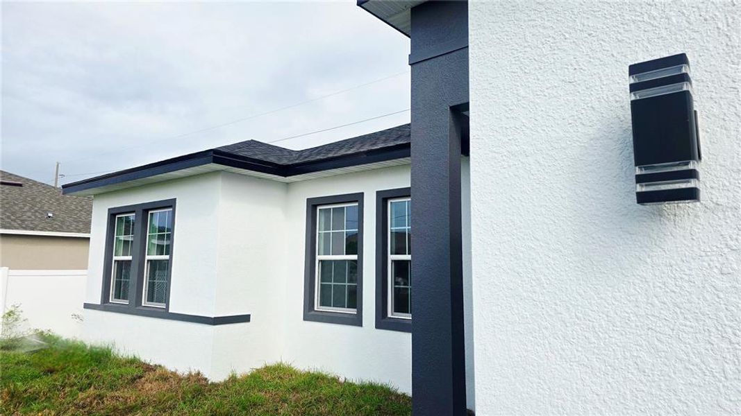 Exterior details and patio area of a home in , Ocala (Image 25).