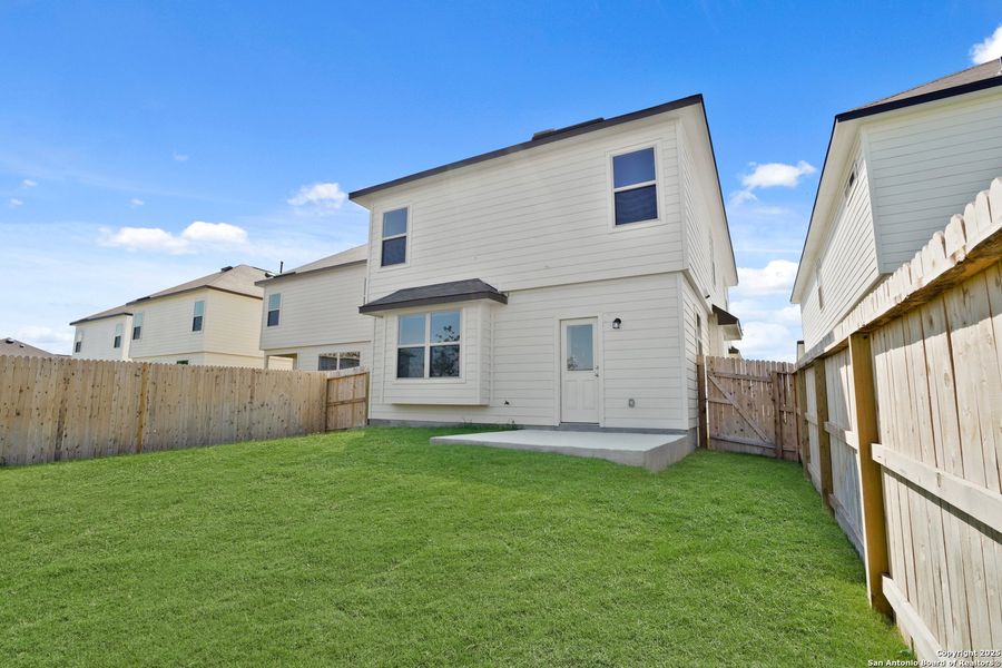 Exterior details and patio area of a home in Blue Ridge Ranch, San Antonio (Image 16).