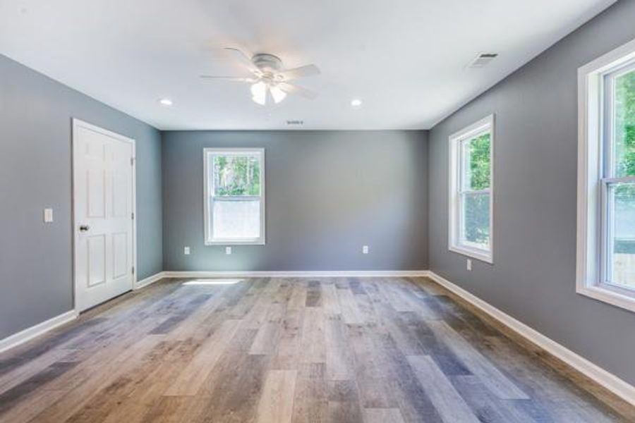 Spacious, unfurnished interior of a new home in , Carrollton (Image 19).