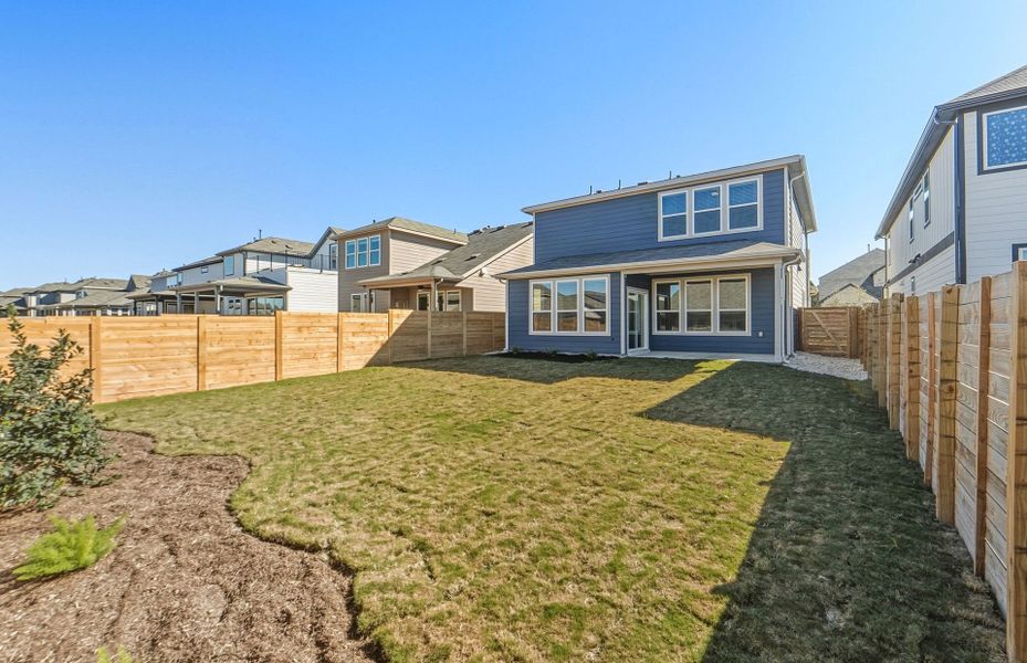 Exterior details and patio area of a home in Horizon Lake, Leander (Image 3).