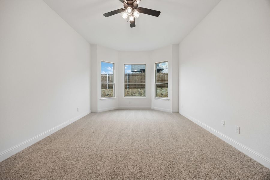 Spacious, unfurnished interior of a new home in Country Lakes, Denton (Image 19).