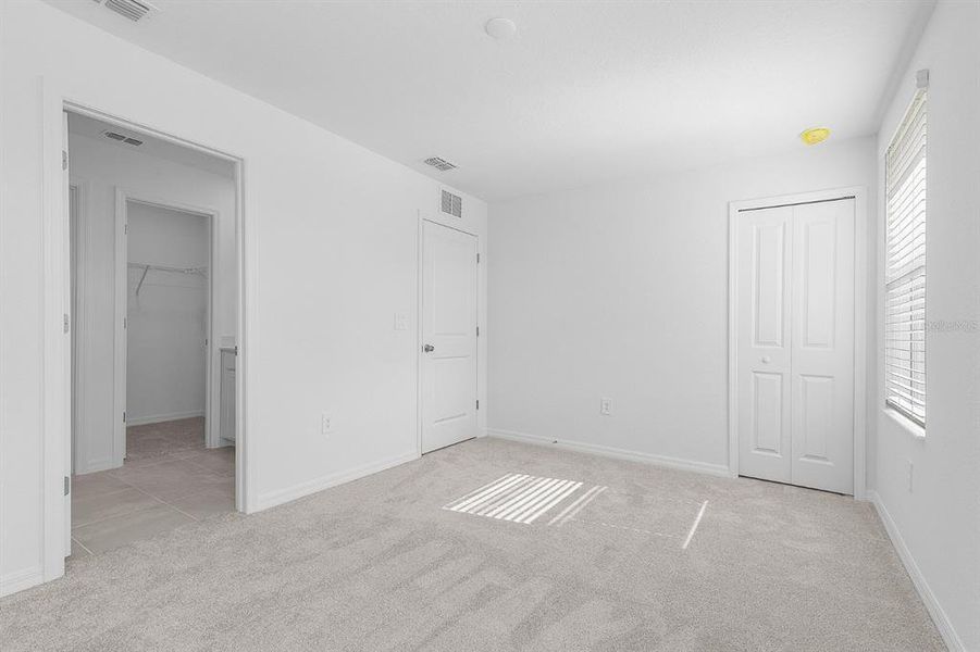 Spacious, unfurnished interior of a new home in , Bradenton (Image 11).