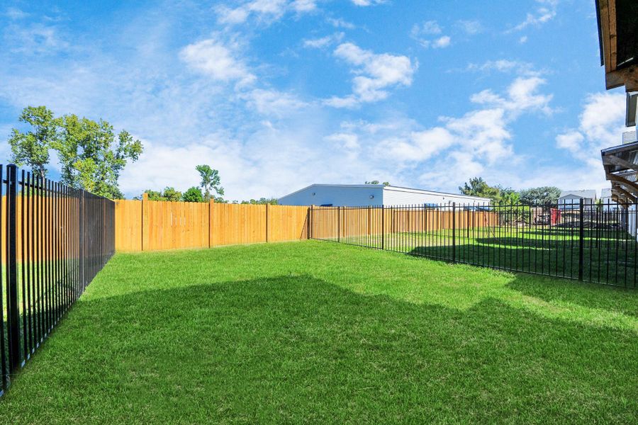 Exterior details and patio area of a home in , Houston (Image 15).