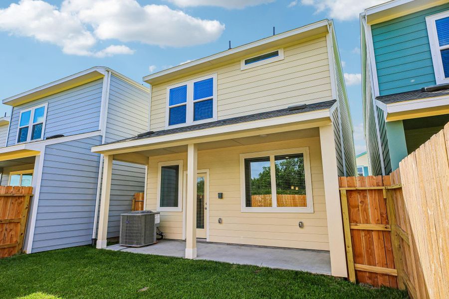Exterior details and patio area of a home in Kemah Crossing - City Series, Kemah (Image 3).