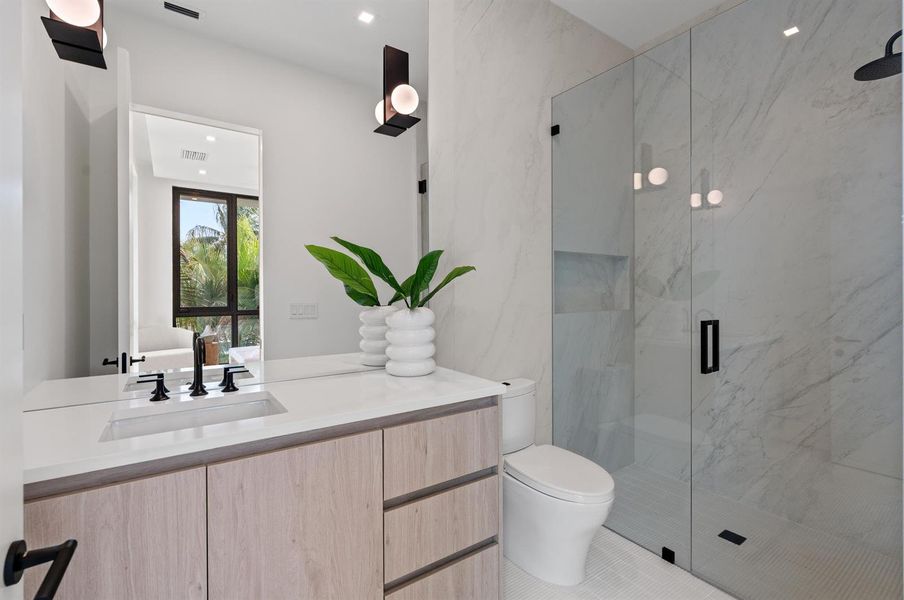 mls_BATHROOM_3_DT mls_BATHROOM_3_DT