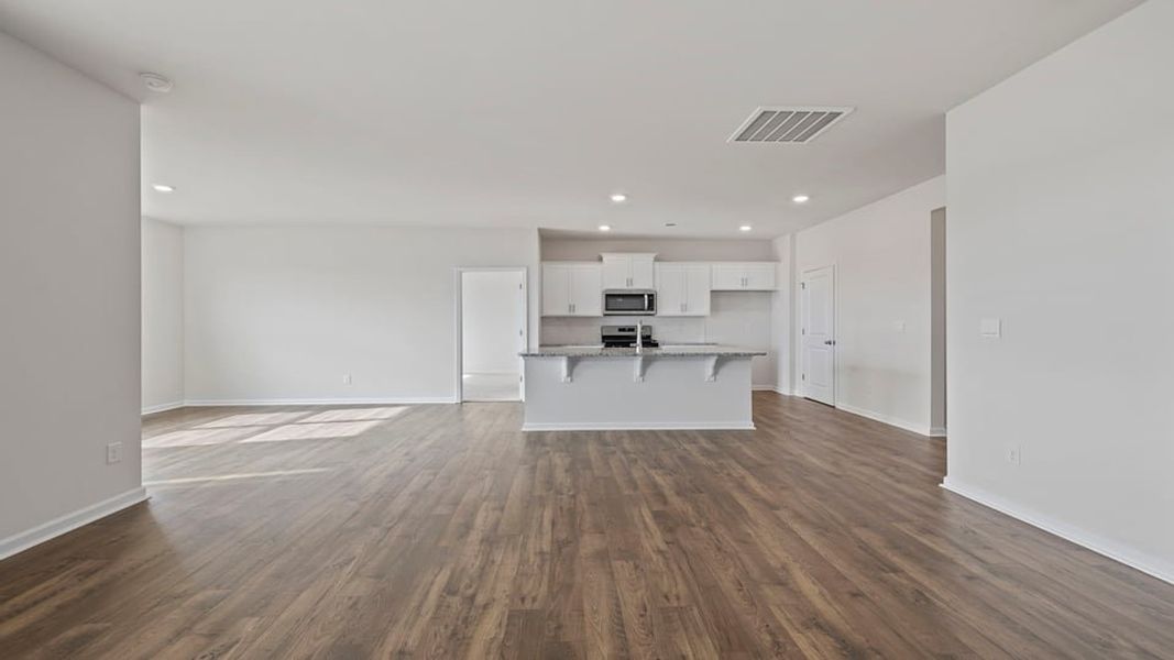Spacious, unfurnished interior of a new home in Woodglen, Piedmont (Image 21).