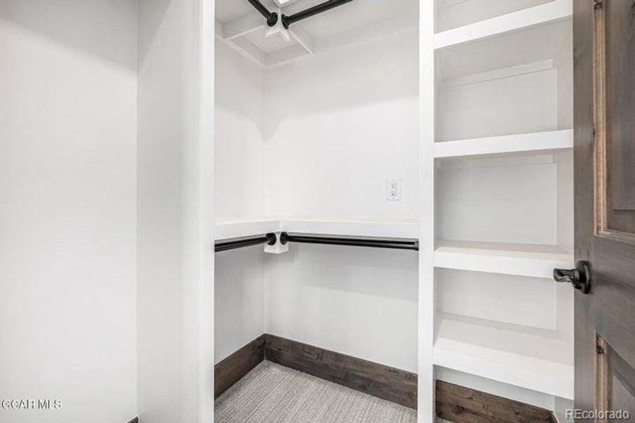 Spacious, unfurnished interior of a new home in , Granby (Image 42).