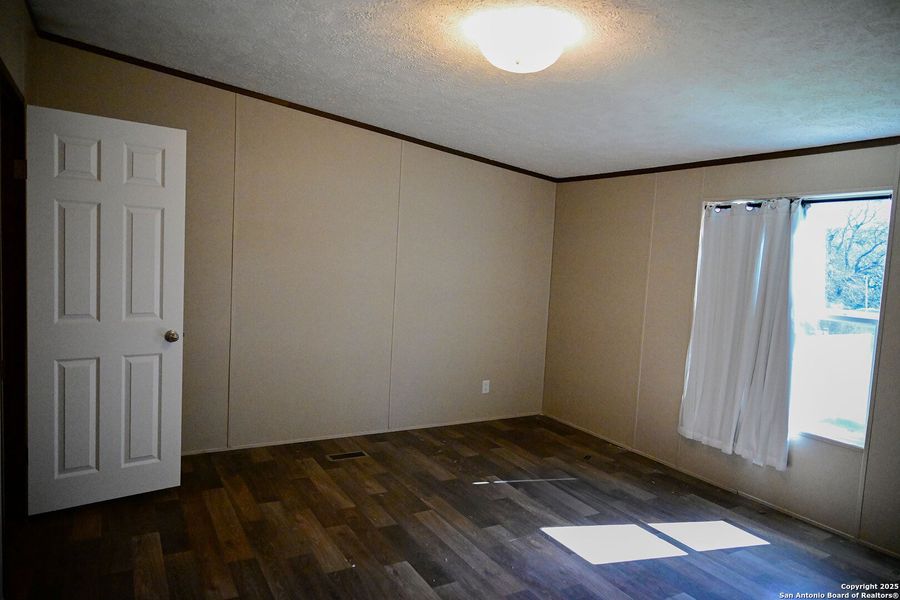 Spacious, unfurnished interior of a new home in , San Antonio (Image 27).