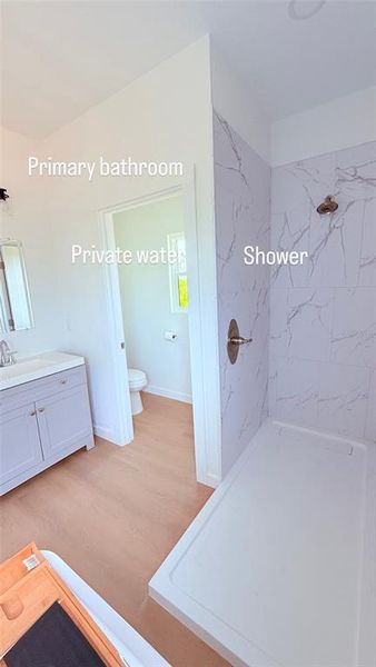 Spacious, unfurnished interior of a new home in , Lake Placid (Image 6).