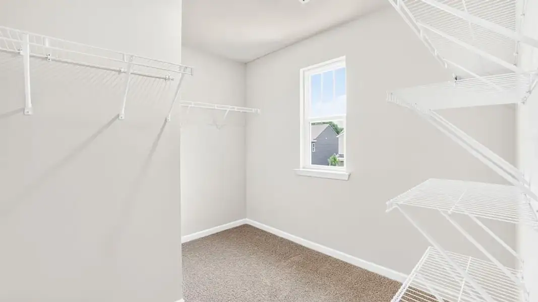 Spacious, unfurnished interior of a new home in Trailside Run, Spartanburg (Image 39).
