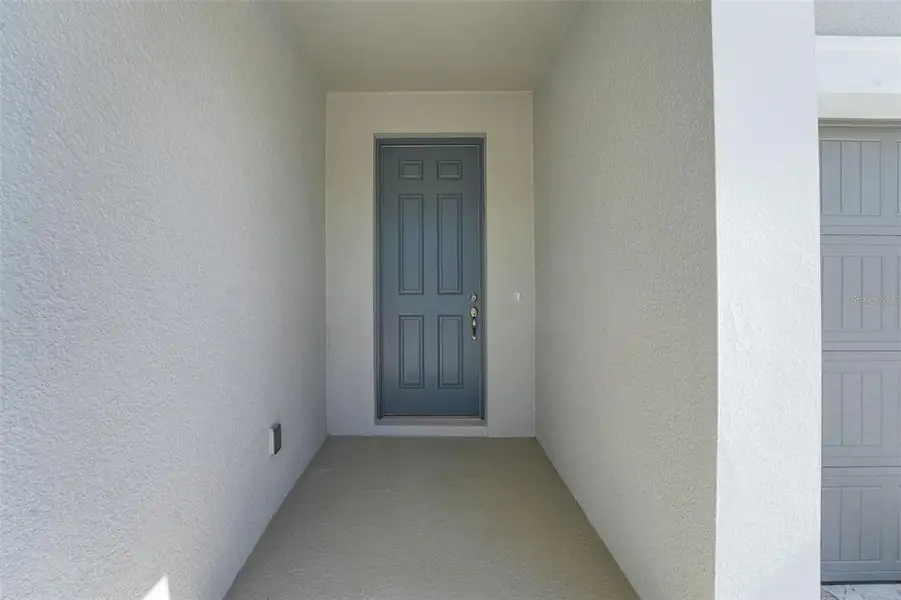 Exterior details and patio area of a home in Angeline, Land O' Lakes (Image 3).