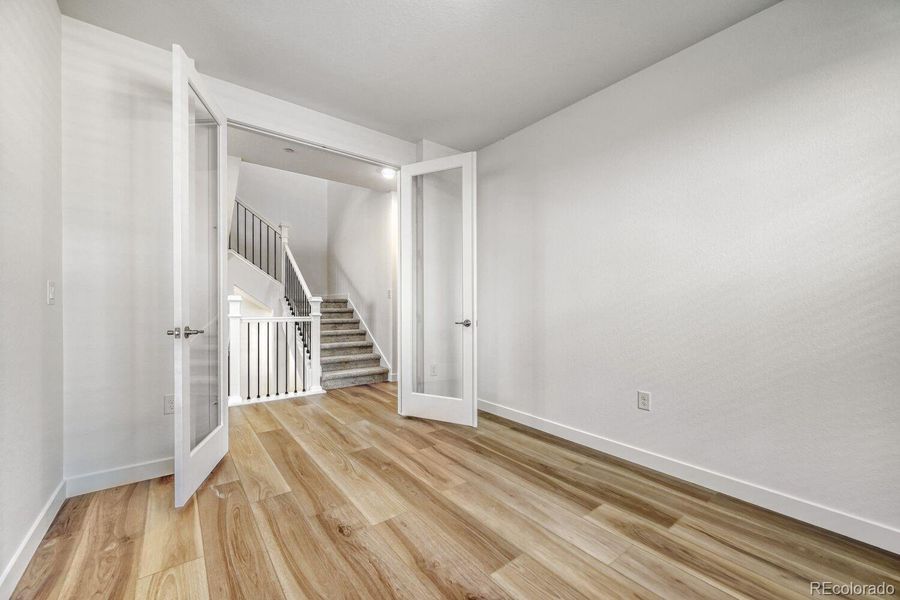Spacious, unfurnished interior of a new home in Sunset Village, Erie (Image 8).