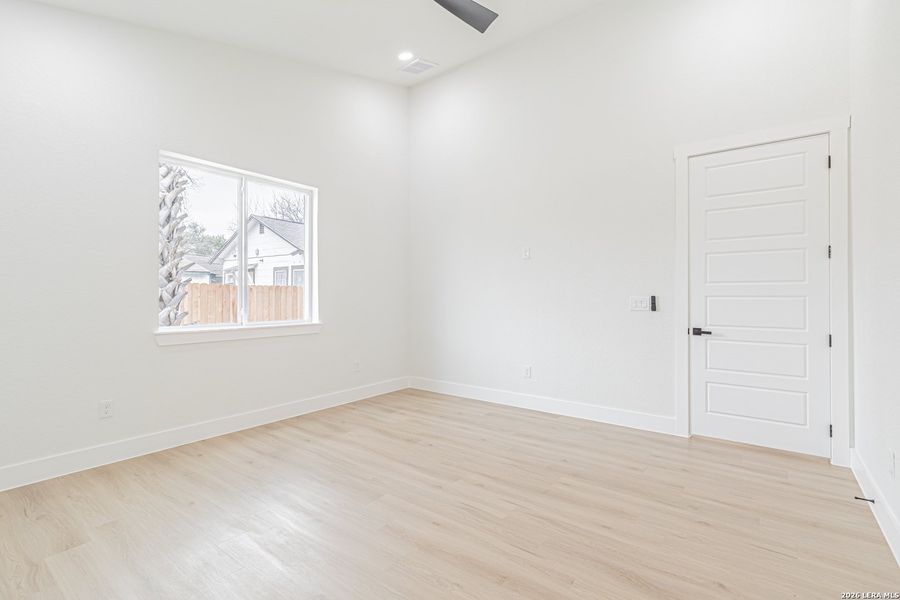 Spacious, unfurnished interior of a new home in , San Antonio (Image 23).