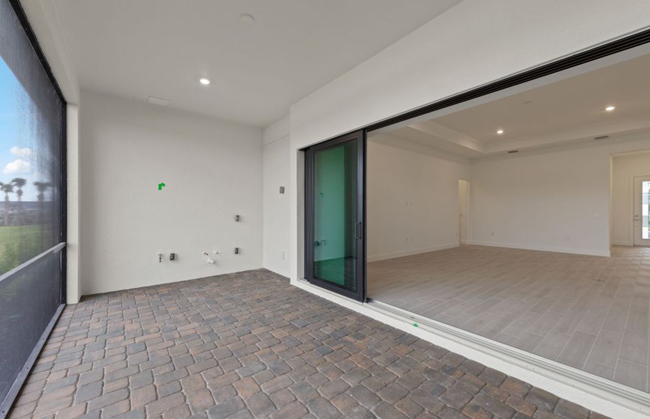 Spacious, unfurnished interior of a new home in Del Webb Catalina, Lakewood Ranch (Image 15).