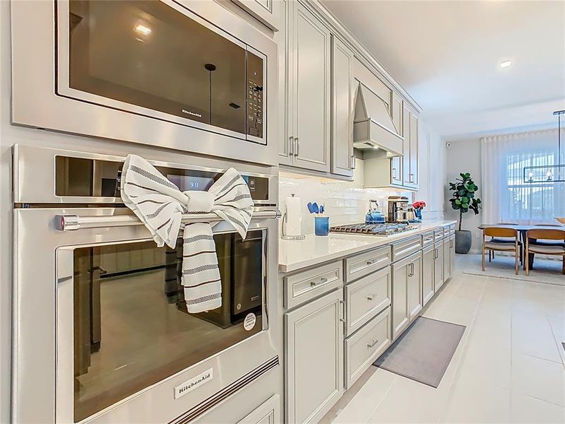 Furnished interior view inside a new home in , Orlando (Image 24).