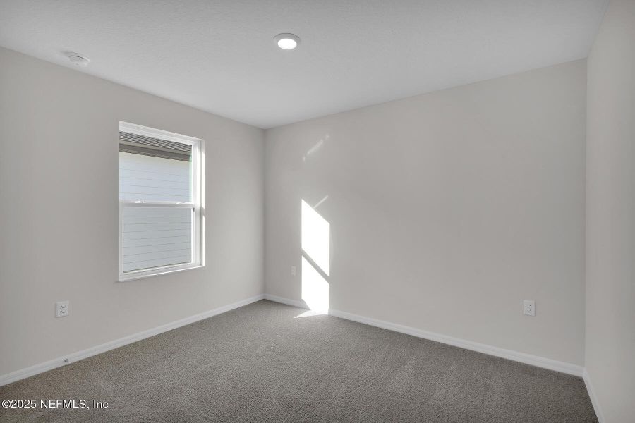 Spacious, unfurnished interior of a new home in Rolling Hills, Green Cove Springs (Image 9).