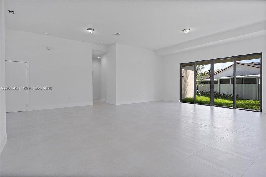 Spacious, unfurnished interior of a new home in , Cutler Bay (Image 25).