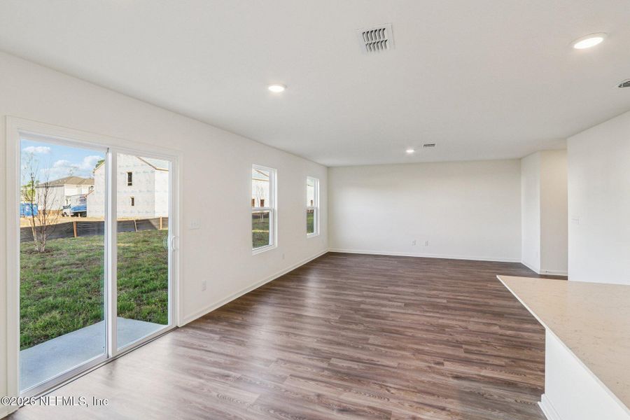 Spacious, unfurnished interior of a new home in Park Grove, Jacksonville (Image 13).