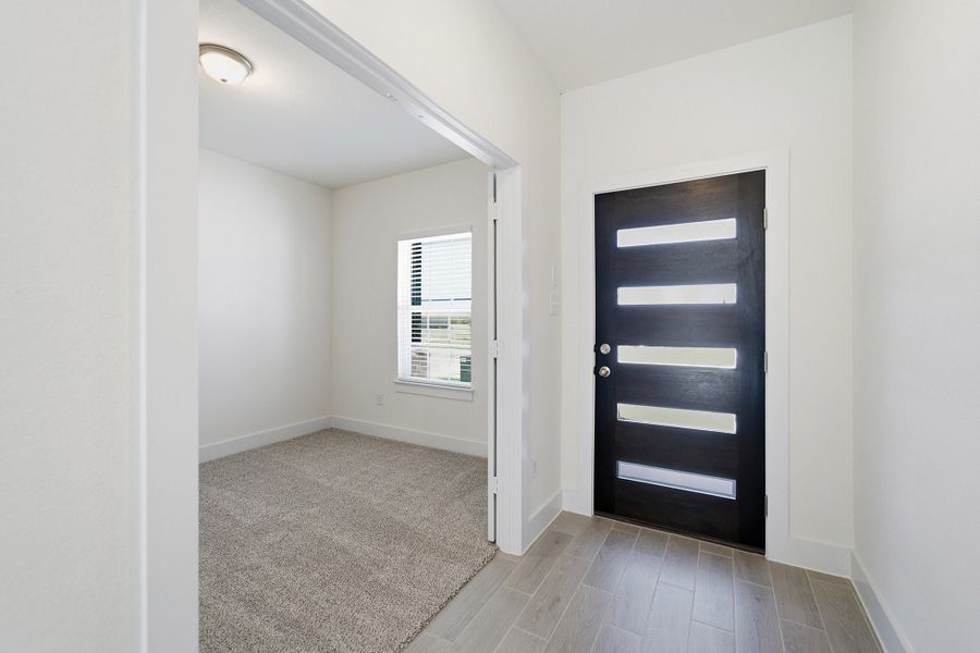 Spacious, unfurnished interior of a new home in Red Hawk Landing, San Antonio (Image 22).