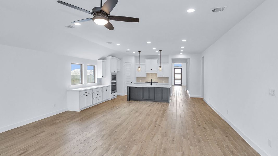 Spacious, unfurnished interior of a new home in Grand Central Park, Conroe (Image 20).