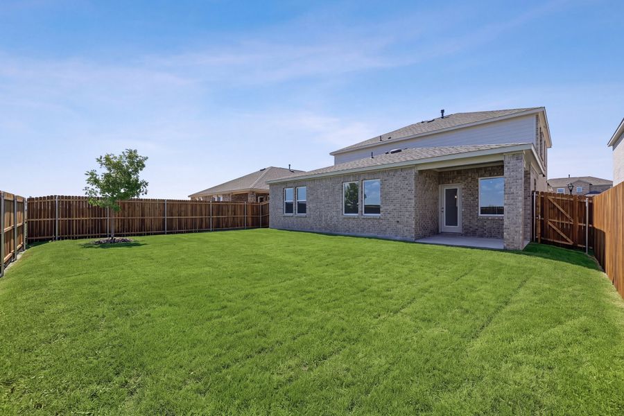 Exterior details and patio area of a home in Parks at Foster Crossing, Anna (Image 19).