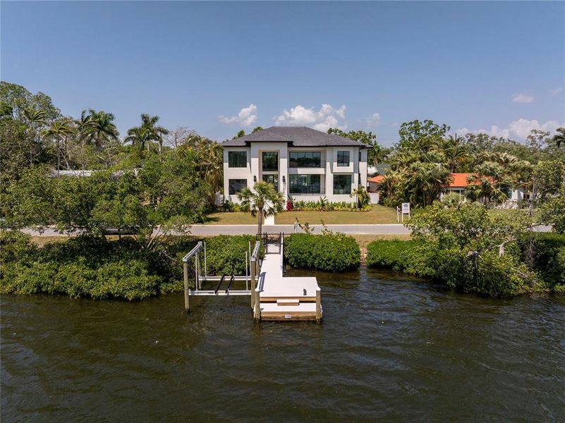 Front exterior of a new home in , St. Petersburg, FL, highlighting curb appeal (Image 27).