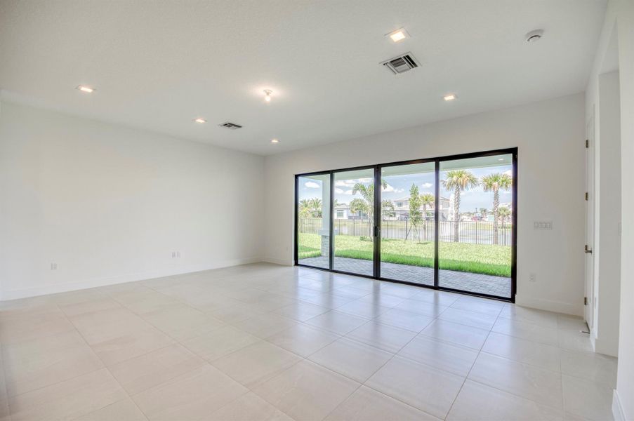 Spacious, unfurnished interior of a new home in Apex at Avenir, Palm Beach Gardens (Image 20). Spacious, unfurnished interior of a new home in Apex at Avenir, Palm Beach Gardens (Image 20).