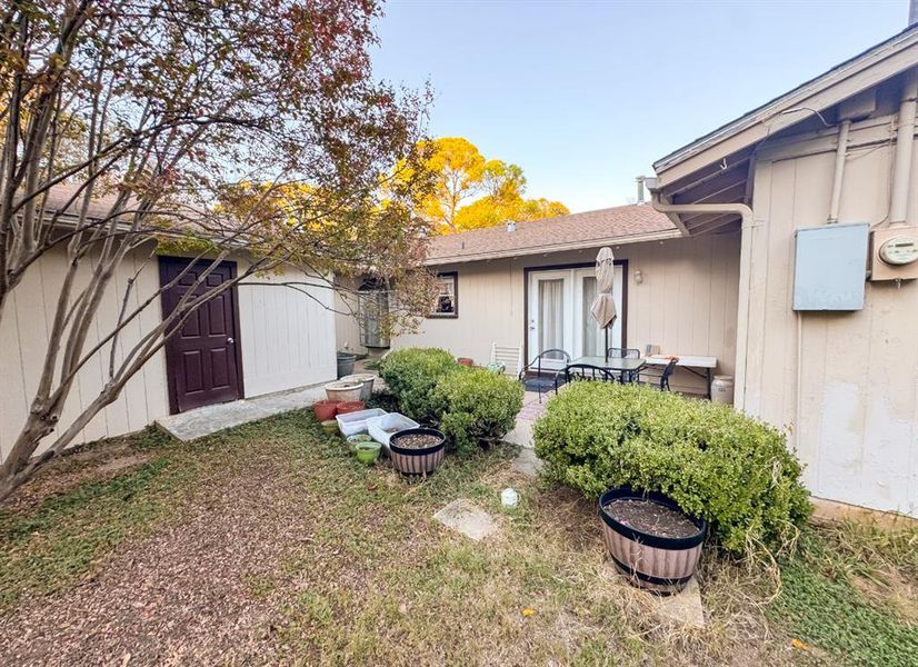 Exterior details and patio area of a home in , Brownwood (Image 4).