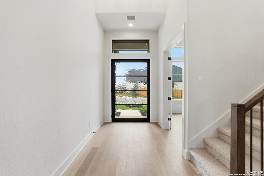 Spacious, unfurnished interior of a new home in Kinder Ranch 70's, San Antonio (Image 38).
