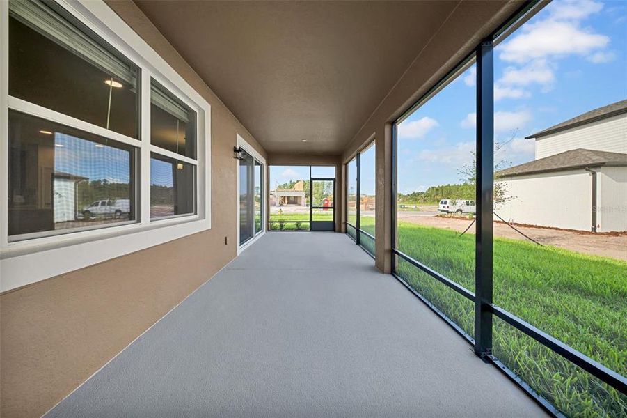 Exterior details and patio area of a home in , Wesley Chapel (Image 3).