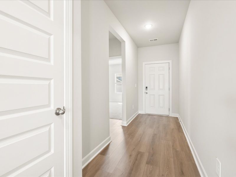 Spacious, unfurnished interior of a new home in Creek Ridge - Signature Collection, Spartanburg (Image 10).