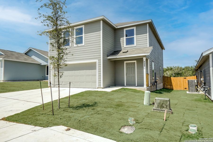 Exterior details and patio area of a home in , San Antonio (Image 24).